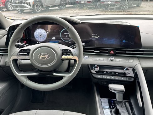 Certified 2025 Hyundai Elantra SEL image 23