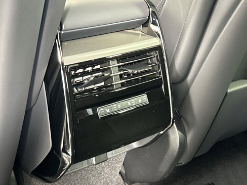 Used 2025 Land Rover Range Rover Sport SE image 28