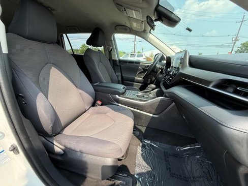 Used 2022 Toyota Highlander L image 31