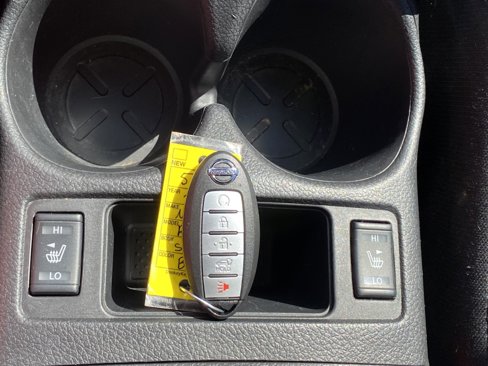 Used 2020 Nissan Rogue SV image 14