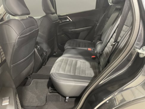 New 2025 Mitsubishi Outlander SE image 13