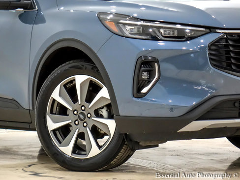 Used 2023 Ford Escape Platinum w/ Class II Trailer Tow Package image 3