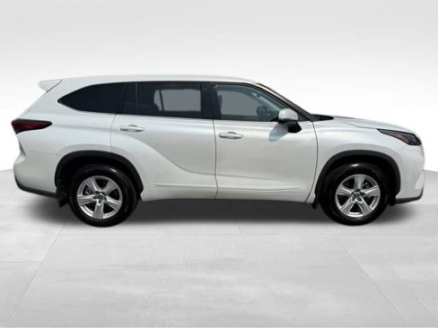 Used 2022 Toyota Highlander L image 5