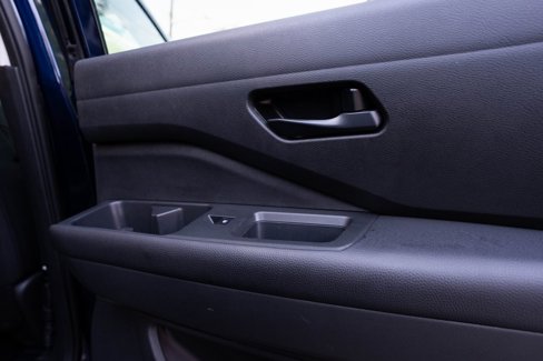 Used 2024 Nissan Pathfinder SV image 19