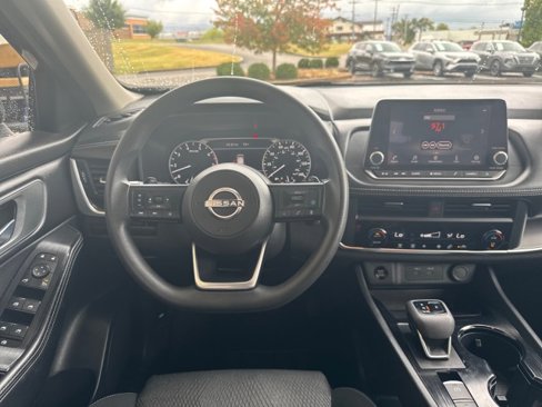 Used 2024 Nissan Rogue SV image 8