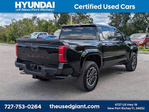 Used 2025 Toyota Tacoma Limited image 5