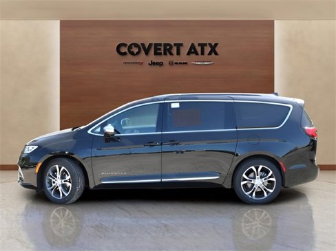 New 2026 Chrysler Pacifica Pinnacle image 2