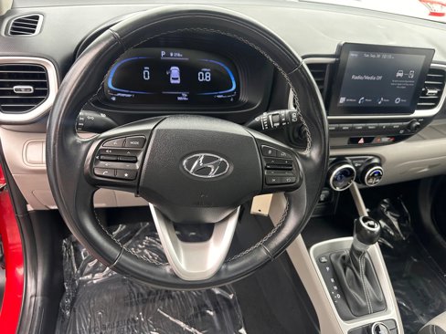 Used 2023 Hyundai Venue SEL image 17