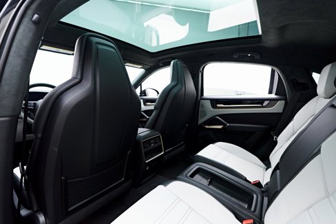 Used 2025 Porsche Cayenne GTS image 46