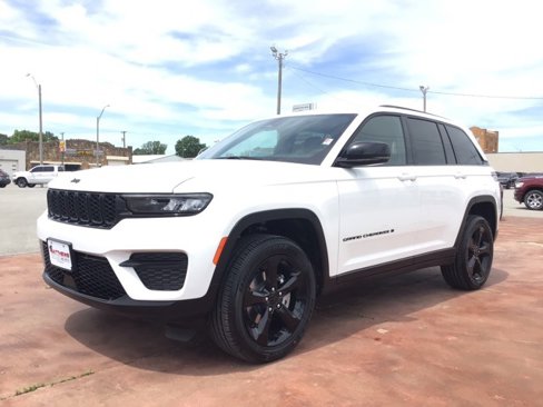 New 2025 Jeep Grand Cherokee Altitude image 1