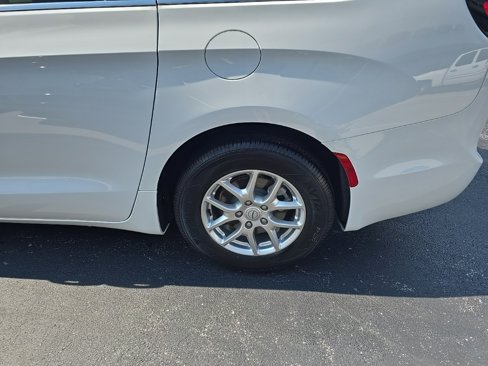 New 2026 Chrysler Pacifica Select image 12