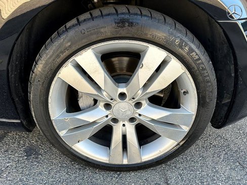 Used 2010 Mercedes-Benz CLS 550 w/ Premium I Pkg image 32