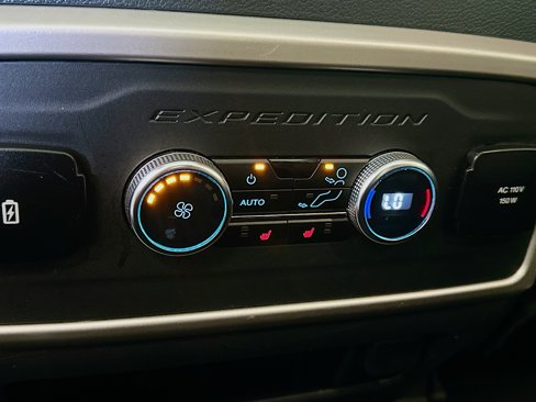 Used 2024 Ford Expedition Limited image 28