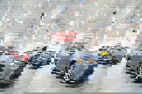 Used 2025 Toyota Corolla LE w/ Convenience Package image 2