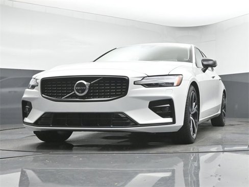 Used 2025 Volvo S60 B5 Plus w/ Climate Package image 39