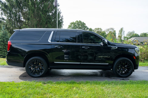 Used 2023 GMC Yukon XL Denali image 2