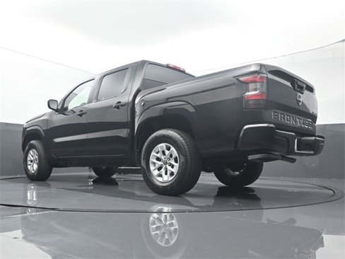 Used 2024 Nissan Frontier SV image 21