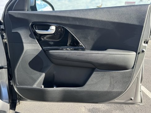 Used 2022 Kia Niro LXS image 23