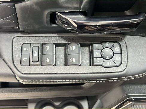 New 2025 RAM 2500 Limited image 10