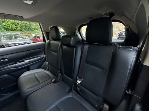 Used 2017 Mitsubishi Outlander SEL image 32