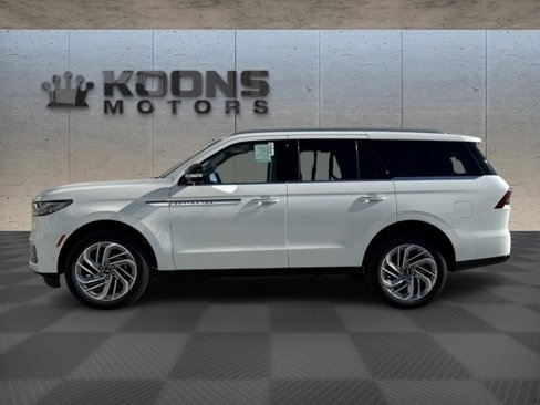 New 2025 Lincoln Navigator Reserve image 2