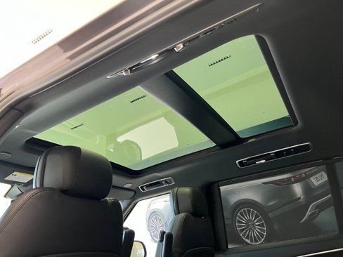 New 2025 Land Rover Range Rover Long Wheelbase SE image 13