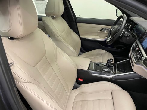 Used 2022 BMW 330i xDrive Sedan w/ Premium Package image 17