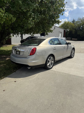 Used 2009 Lincoln MKS image 2