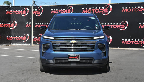 Used 2025 Chevrolet Traverse LT image 2