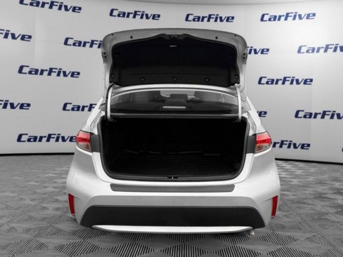 Used 2022 Toyota Corolla LE image 11