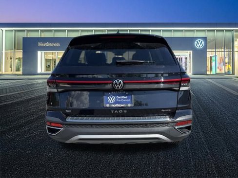 Certified 2025 Volkswagen Taos SE image 5