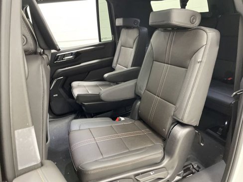 New 2025 Chevrolet Suburban High Country image 32