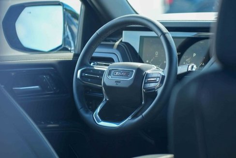 Used 2025 GMC Yukon Elevation image 37