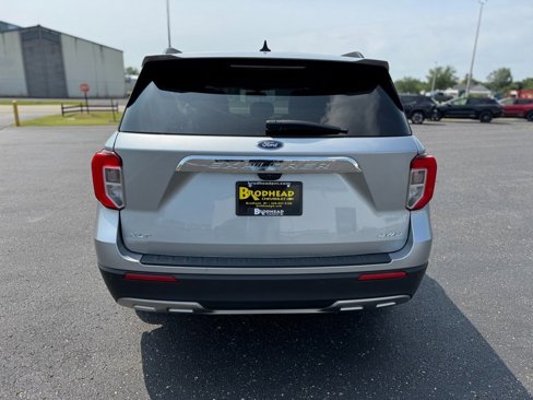 Used 2023 Ford Explorer XLT w/ Equipment Group 202A image 4