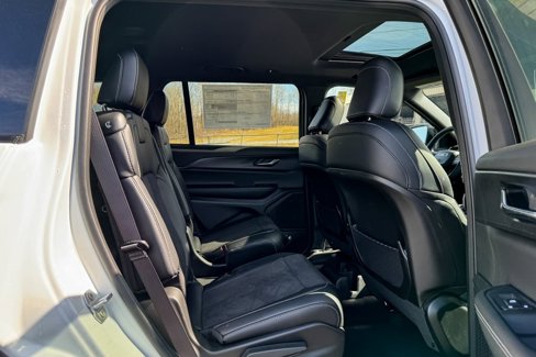 New 2025 Jeep Grand Cherokee L Altitude image 10