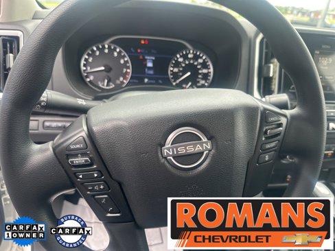 Used 2025 Nissan Frontier SV image 11