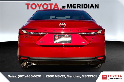 Used 2025 Toyota Camry SE image 4