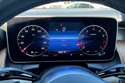 Used 2024 Mercedes-Benz GLC 300 4MATIC image 25