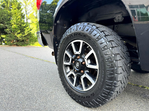 Used 2011 Toyota Tundra 4x4 Double Cab image 12