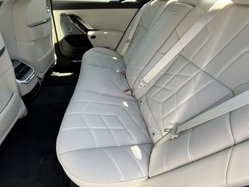 New 2026 BMW 740i w/ Executive Package image 27