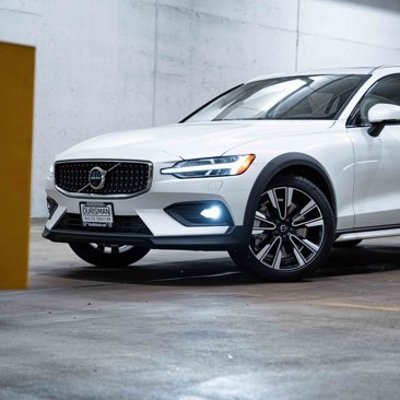 New 2026 Volvo V60 B5 Cross Country Ultra w/ Protection Package Premier image 2