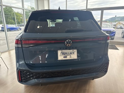 New 2025 Volkswagen Tiguan SE R-Line image 5