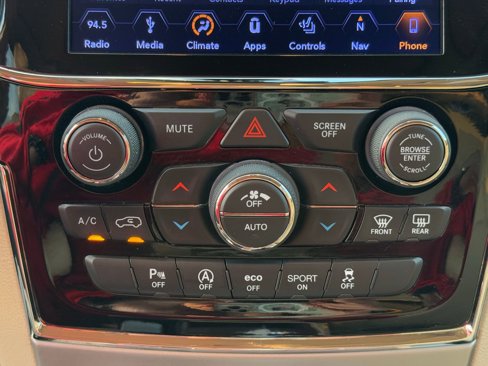 Used 2019 Jeep Grand Cherokee Limited image 27
