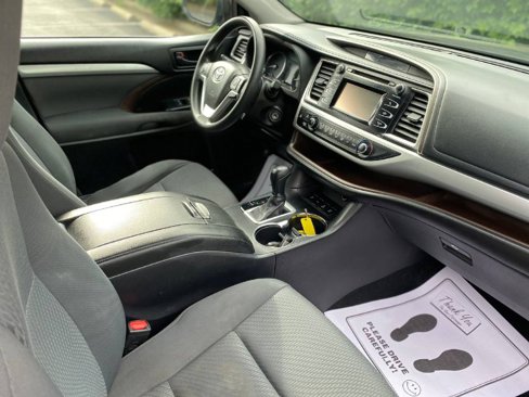 Used 2015 Toyota Highlander LE image 9