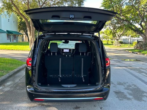 New 2025 Chrysler Pacifica Select image 35
