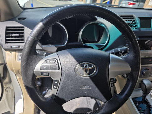 Used 2012 Toyota Highlander FWD image 14
