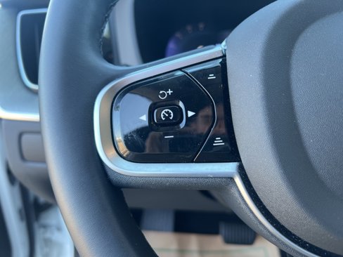 Certified 2025 Volvo XC60 B5 Plus image 17