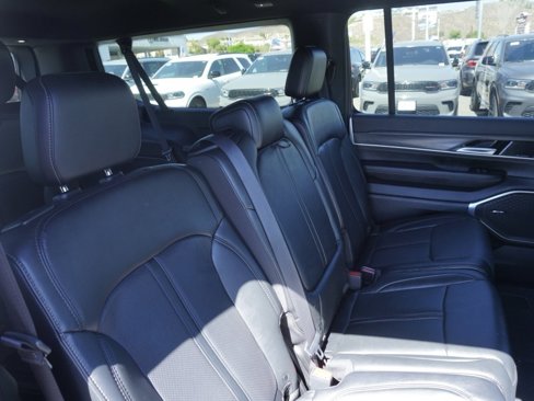 Used 2023 Jeep Wagoneer L Series II image 24