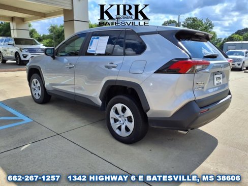 Used 2023 Toyota RAV4 LE image 3