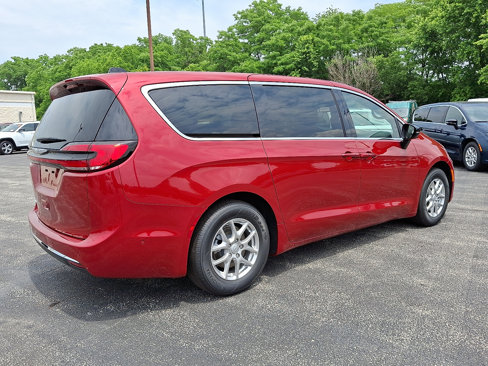 New 2025 Chrysler Pacifica Select w/ Uconnect Theater Family Group image 8
